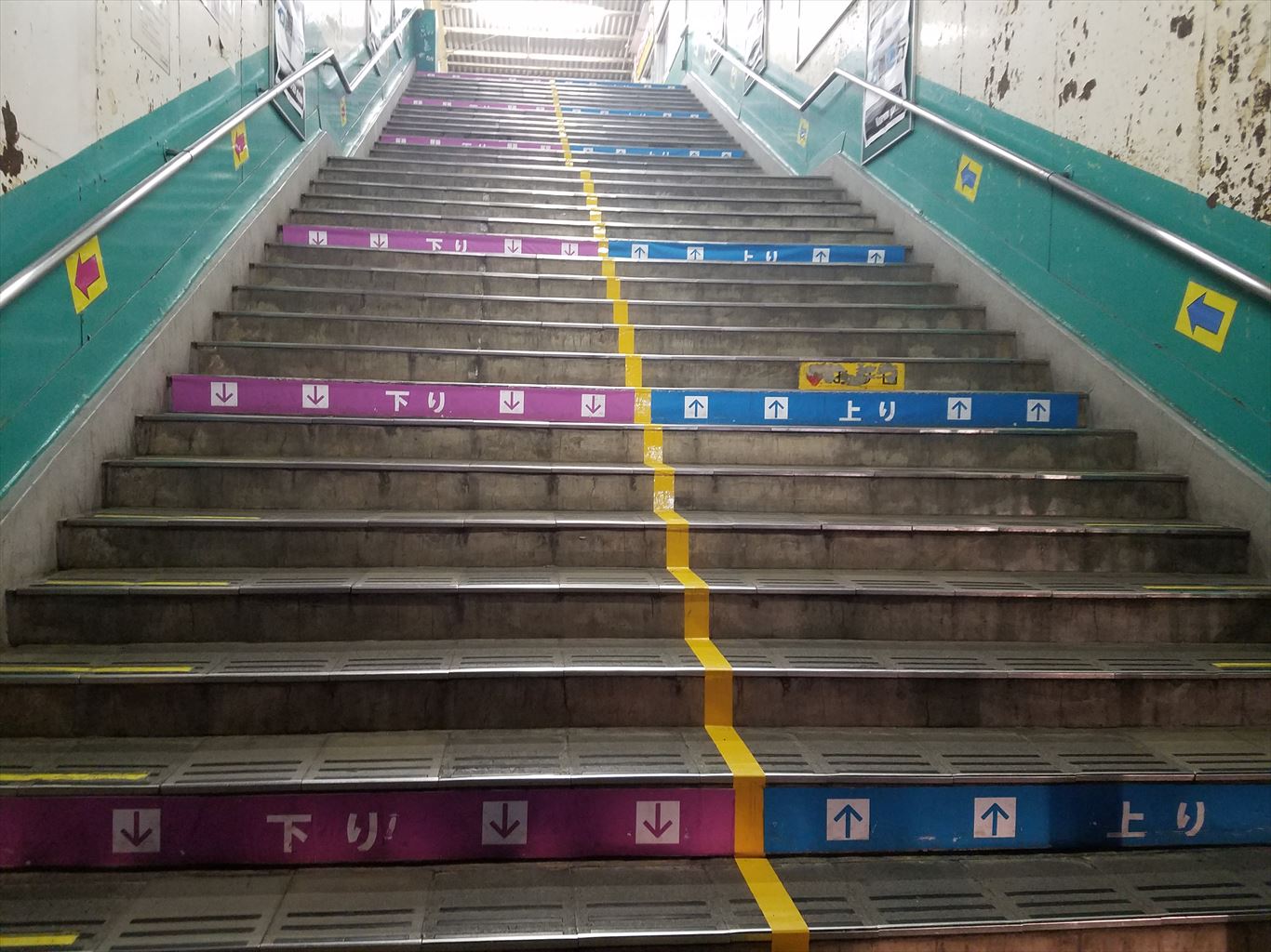 木更津駅東口 太田山口 の通路 右側通行になってます 木更津 君津 袖ケ浦の情報をお伝えするブログ なかぶぷろじぇくと