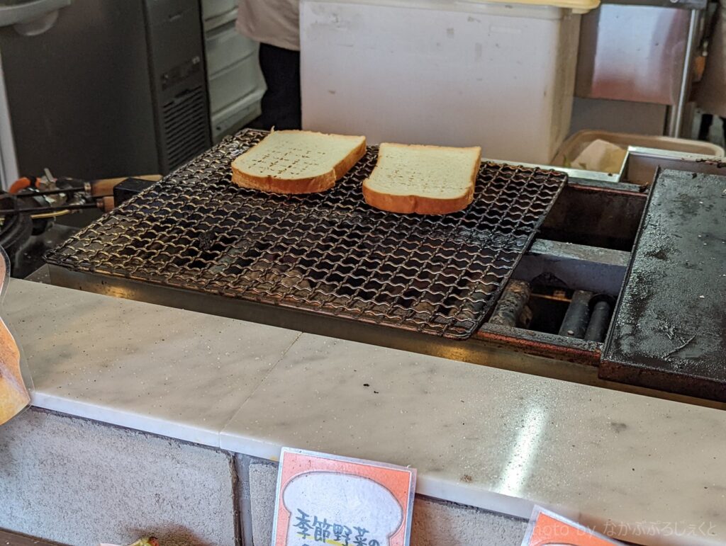 HELLO_TOAST_店内のトーストの様子