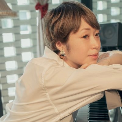 講師のシンガーソングライター松本佳奈さんです。